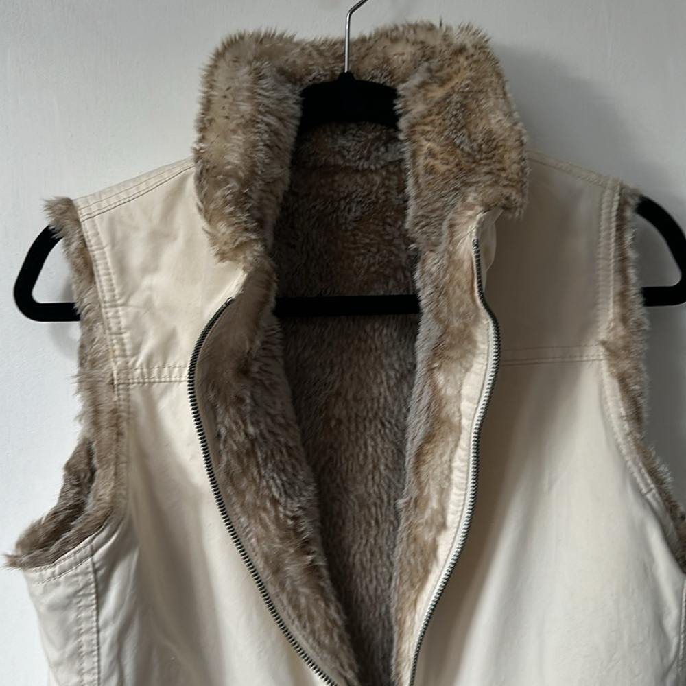 The Gap faux fur reversible vest; medium/large - Picture 4 of 6